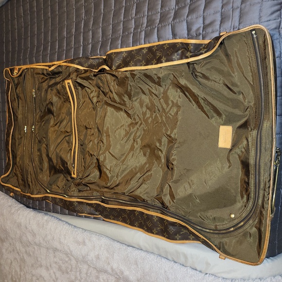 Garment Bag - Picture 2 of 7